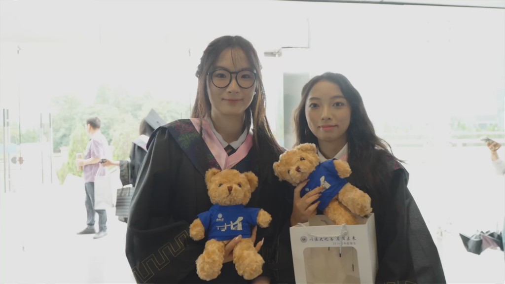 UniversityWz's tweet photo. #毕业 以温大之名启程未来   温州大学2024年毕业典礼暨学位授予仪式 https://t.co/9xZtEk5BLM via @YouTube https://t.co/ty1ky5omtD