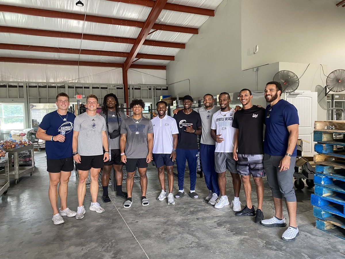 Never pass up an opportunity to give back to the community! 

We appreciate The Food Bank in Statesboro for allowing us the space to volunteer! This was 1 of 2 locations, with the other being a much larger group. Appreciate the guys who showed up #HailSouthern