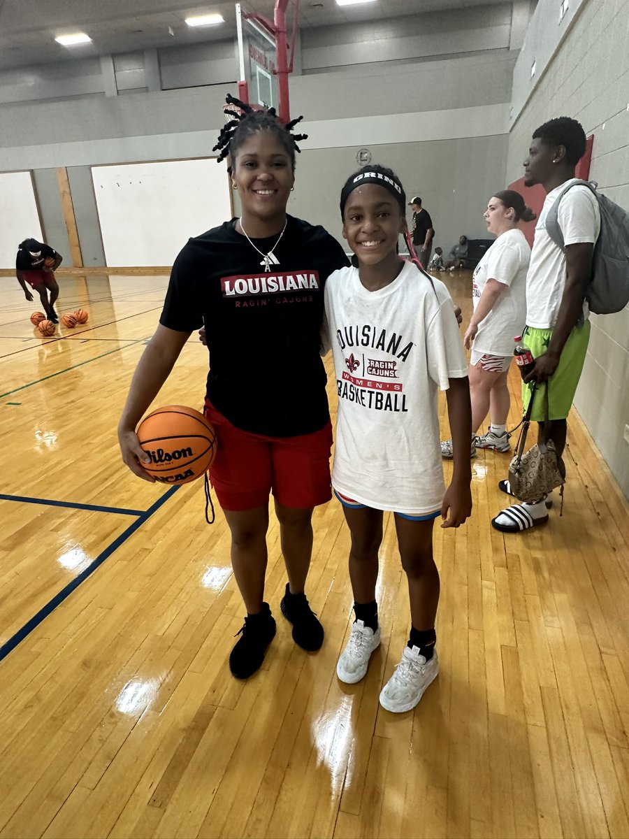 LakeCity_Pride's tweet photo. The Past + The Future = ❤️💙🖤

@aasiasam_ thanks for taking time with @LaurynLOLOWill1 today‼️ Sisters 🫶🏾

#LCP4L #CollegeFactory #RideWithThePride 

Great job by L-Dub, continuing to put the state on notice! Class of 2029 💥 A part of our Super-Talented 2027 squad‼️ https://t.co/vjlTD4s3vs