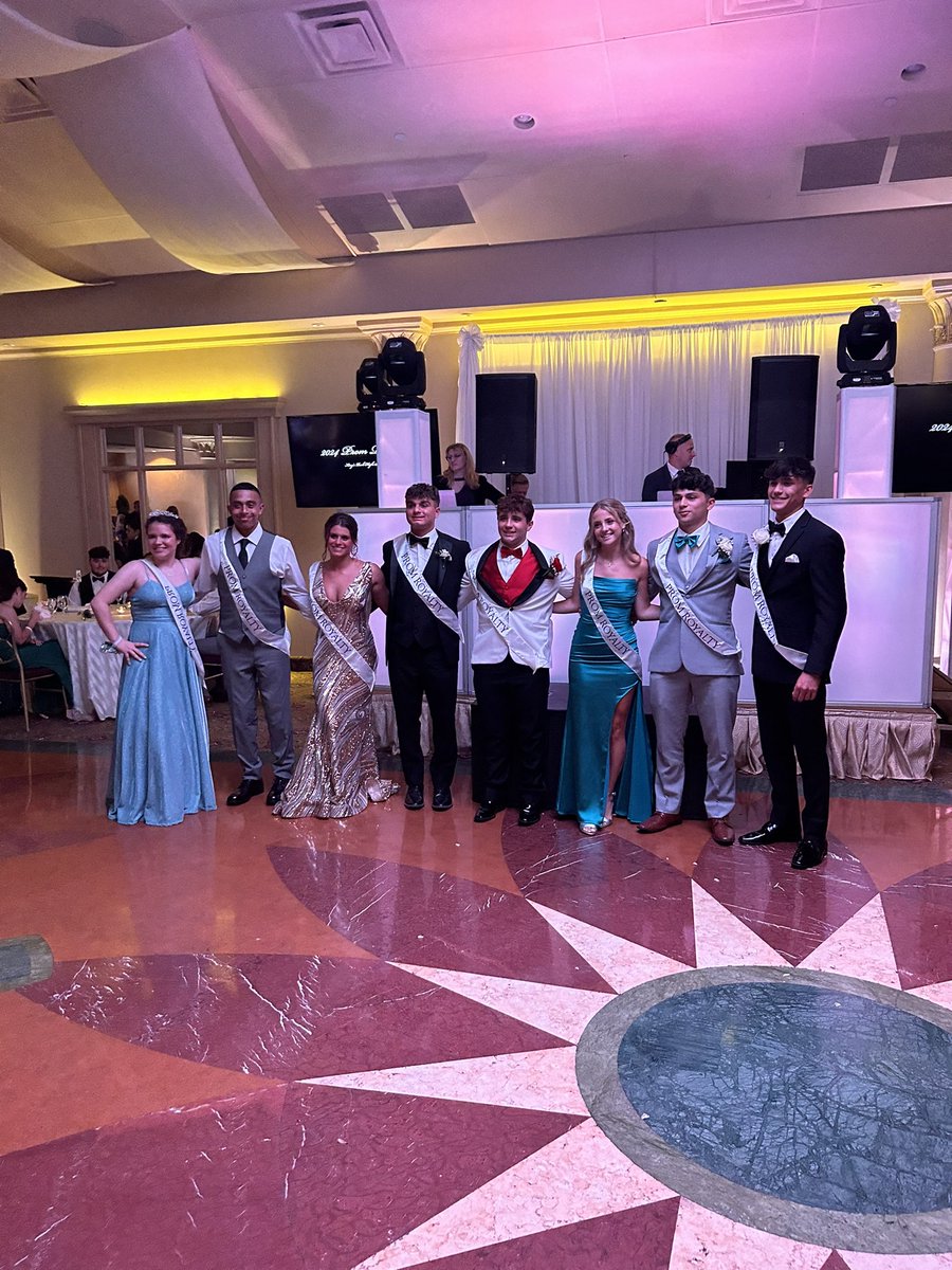 martinojenn's tweet photo. @KPSchools Prom 2024 #KingsPark
#KPHS #KPPride #prom #prom2024
Congratulations Class of 2024 🤍🤍 https://t.co/oGUvVqsuI8