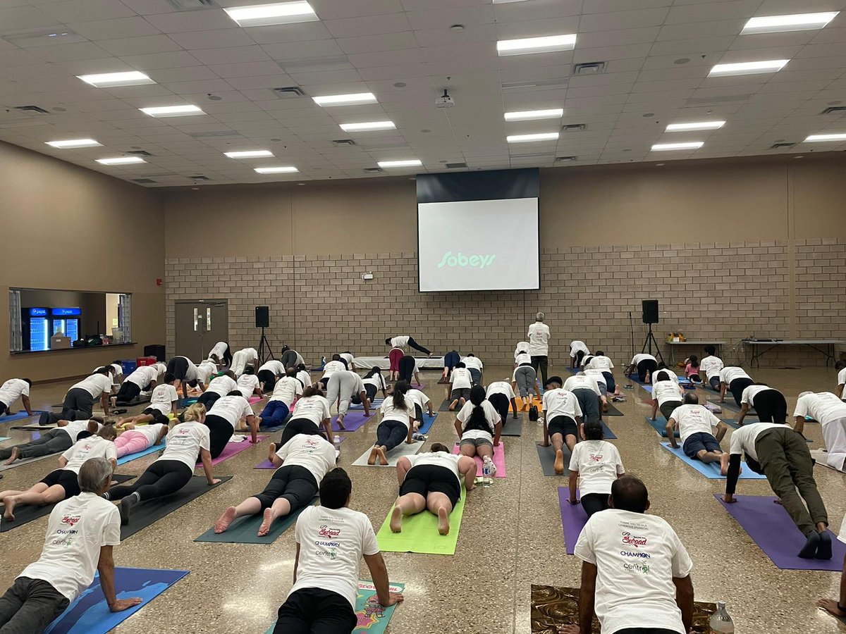 rakeshnaidu1212's tweet photo. It was a pleasure to be part of the #InternationalDayofYoga2024 event in #Windsor. Over 100 yoga enthusiasts participated and reaffirmed their commitment to practice yoga and help create a peaceful and loving world.
#YogaForSelfAndSociety #Yoga https://t.co/cxByd5xuvV