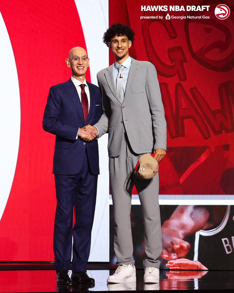 ATLHawks's tweet photo. Smile, you're the first overall pick 😁 #NBADraft https://t.co/toJvSehAv1