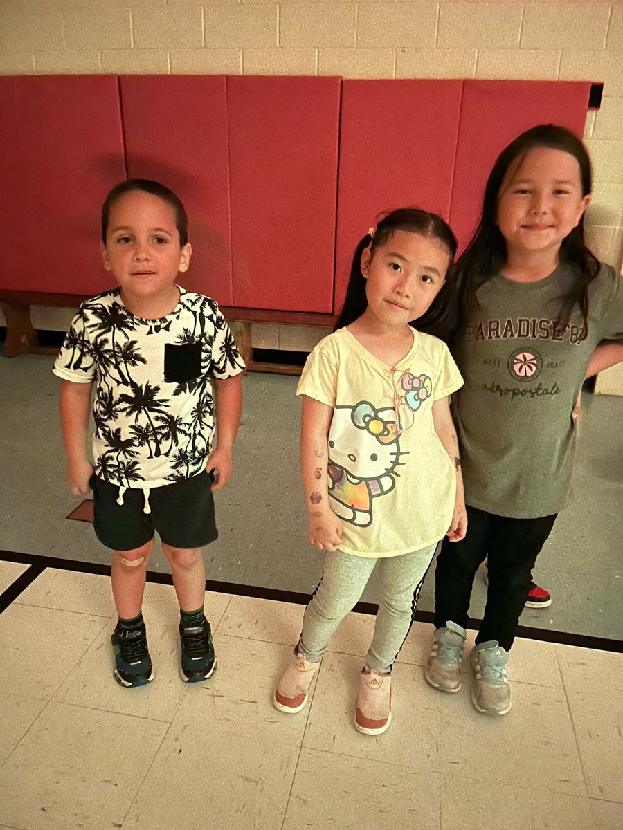 fggators1N's tweet photo. Fun Day Dance! What a great way to end our year! https://t.co/I3jrPdvxIj