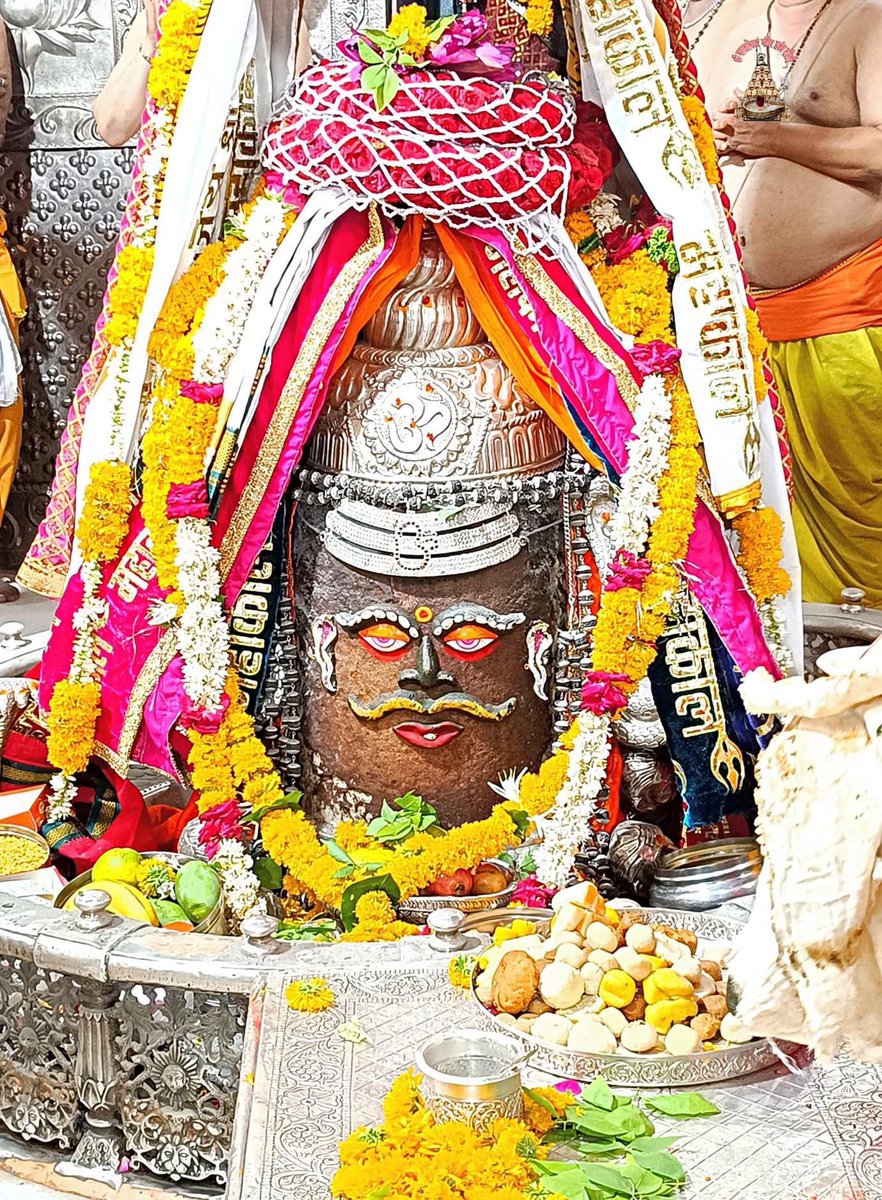 12Jyotirling's tweet photo. श्री महाकालेश्वर ज्योतिर्लिंग जी के आज के भस्म आरती श्रृंगार दिव्य दर्शन 27.06.2024 https://t.co/93Ot37sGyK