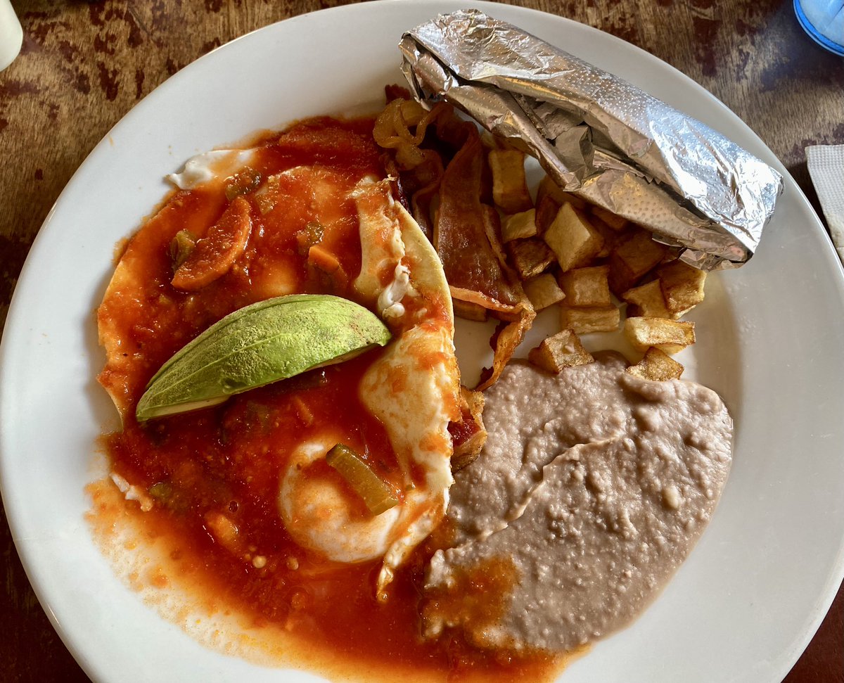 SanAntoGuera's tweet photo. The G.O.A.T. — mujer, venue, desayuno. #IYKYK #Julios #Eva #Huevos https://t.co/xTaYcVy4iB