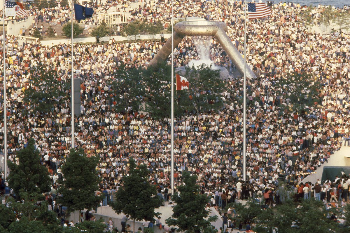 ShowMeDetroit's tweet image. Bill Yagerlener took this photo of the crowd in Detroit's Hart Plaza awaiting the June 1981 Freedom Festival fireworks.
@visitdetroit
@DHSDetroit
----------------------------------- 
showmedetroittours.com
313-444-2120 Daily | 8am - 7pm info@showmedetroit.com