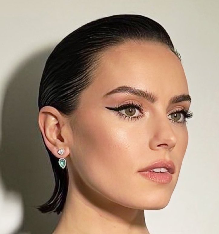 oliviamunne's tweet photo. Daisy Ridley is legitimately one of the most beautiful women exists today. https://t.co/DL4i7Sk5Ff