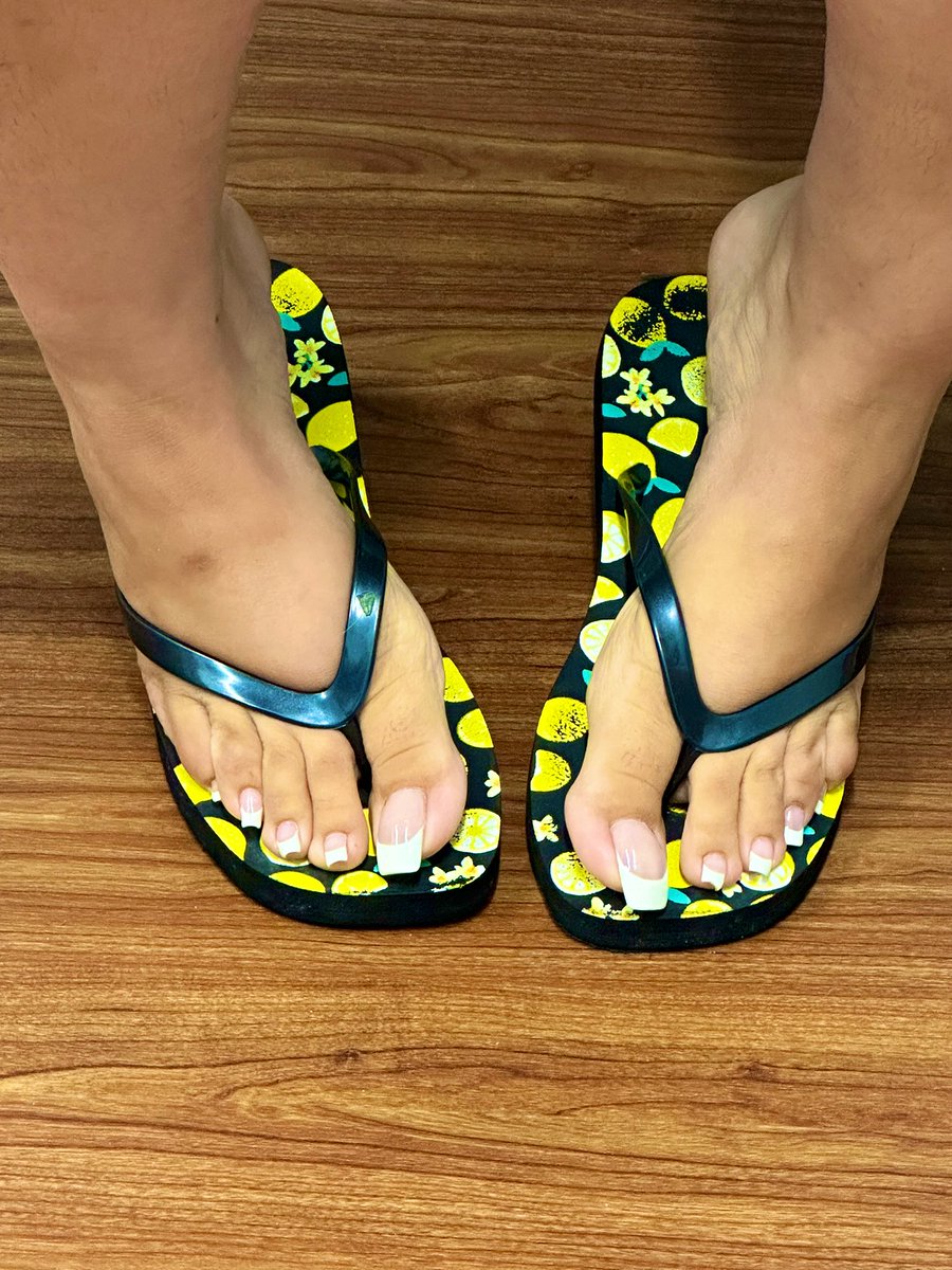 softsoles92's tweet photo. Can y’all believe I haven’t made it on the @prettyfeetpage_ yet ? I know me neither 🤷🏻‍♀️ maybe oneday these gorgeous soles &amp; toes will make it on some shoutout pages ! Until then I’ll remain a hidden 💎 of the #footcommunity #footfetish #prettyfeet #longtoenails all natural nails❤️ https://t.co/E5xIlQpyWd