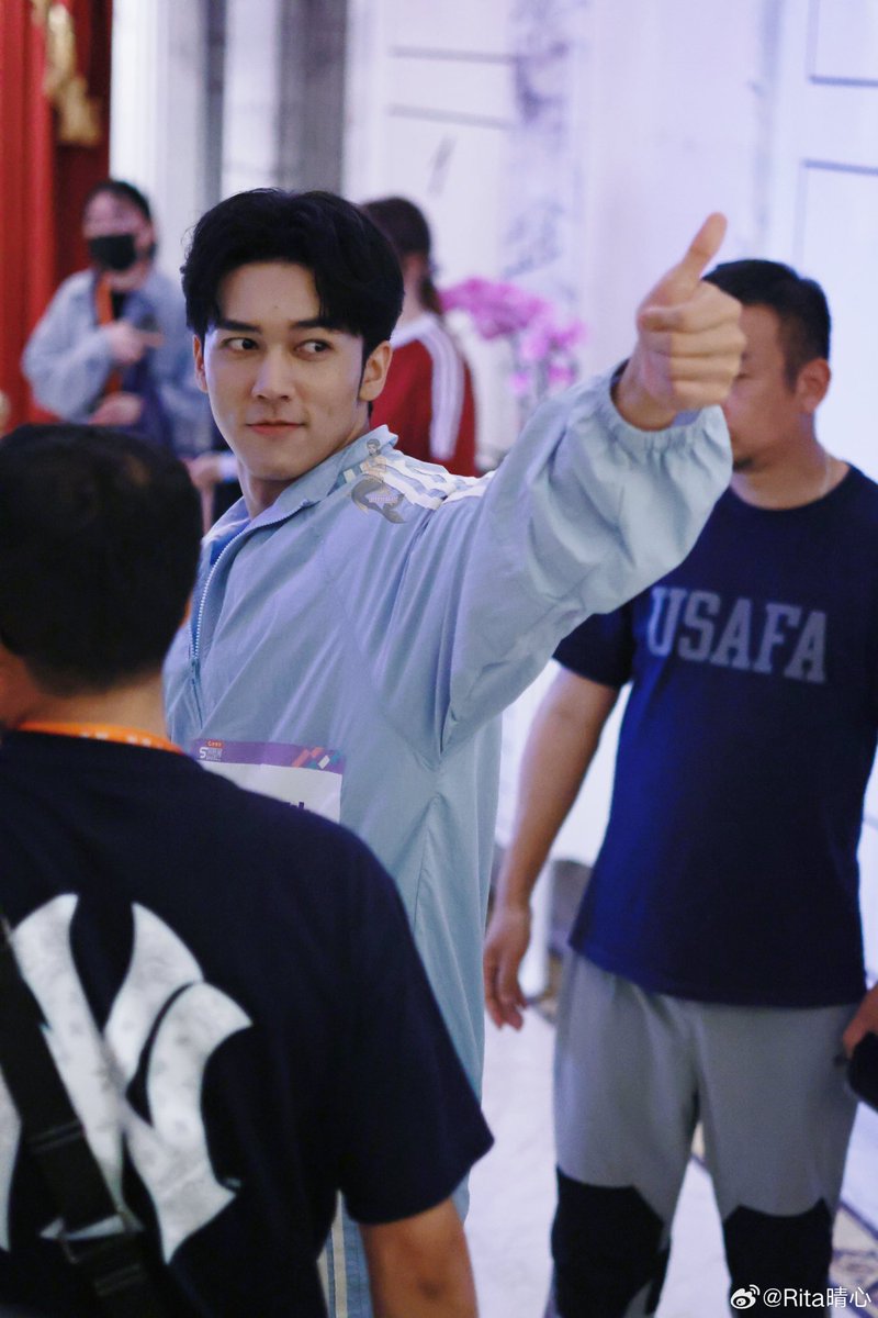 Allfor_MUCHI's tweet photo. 👍🏻👍🏻👍🏻陈牧驰标配：测炮距的肯定👍🏻👍🏻👍🏻
#ChenMuchi
 #LukeChen 
#超新星运动会
#tengxunzongyi 
cr：rita晴心 https://t.co/AGwRogcYNl