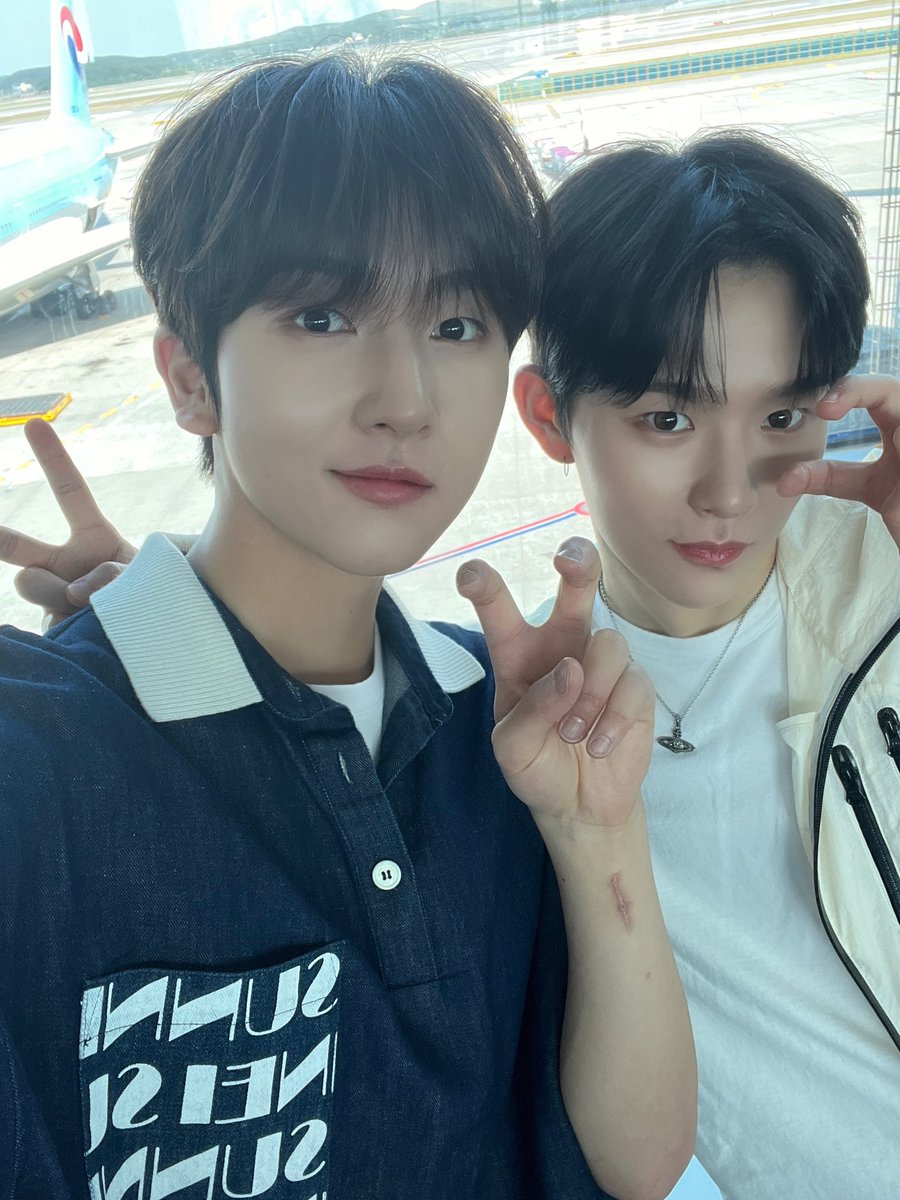 whib_official's tweet photo. ✈️💨

#WHIB #휘브
#HASEUNG #하승
#INHONG #인홍 https://t.co/bI56gHPR1q