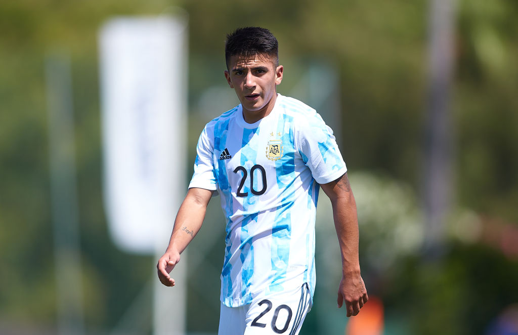 🦅🇦🇷 Eagle Group, set to close the deal for Thiago Almada as there's an agreement on personal terms and project.

Club-to-club talks today with Atlanta Utd to agree on terms and get deal done.

Initial step will be Botafogo ⚪️⚫️🇧🇷
Next step will be OL in 2025 🔵🔴🇫🇷