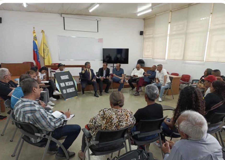 #26junio Hoy asistimos a una reunión en la facultad de derecho de la UCV con familiares de presos políticos para ofrecerles la solidaridad de la Mesa Social de Caracas con la causa justa de los privados de libertad injustamente.
