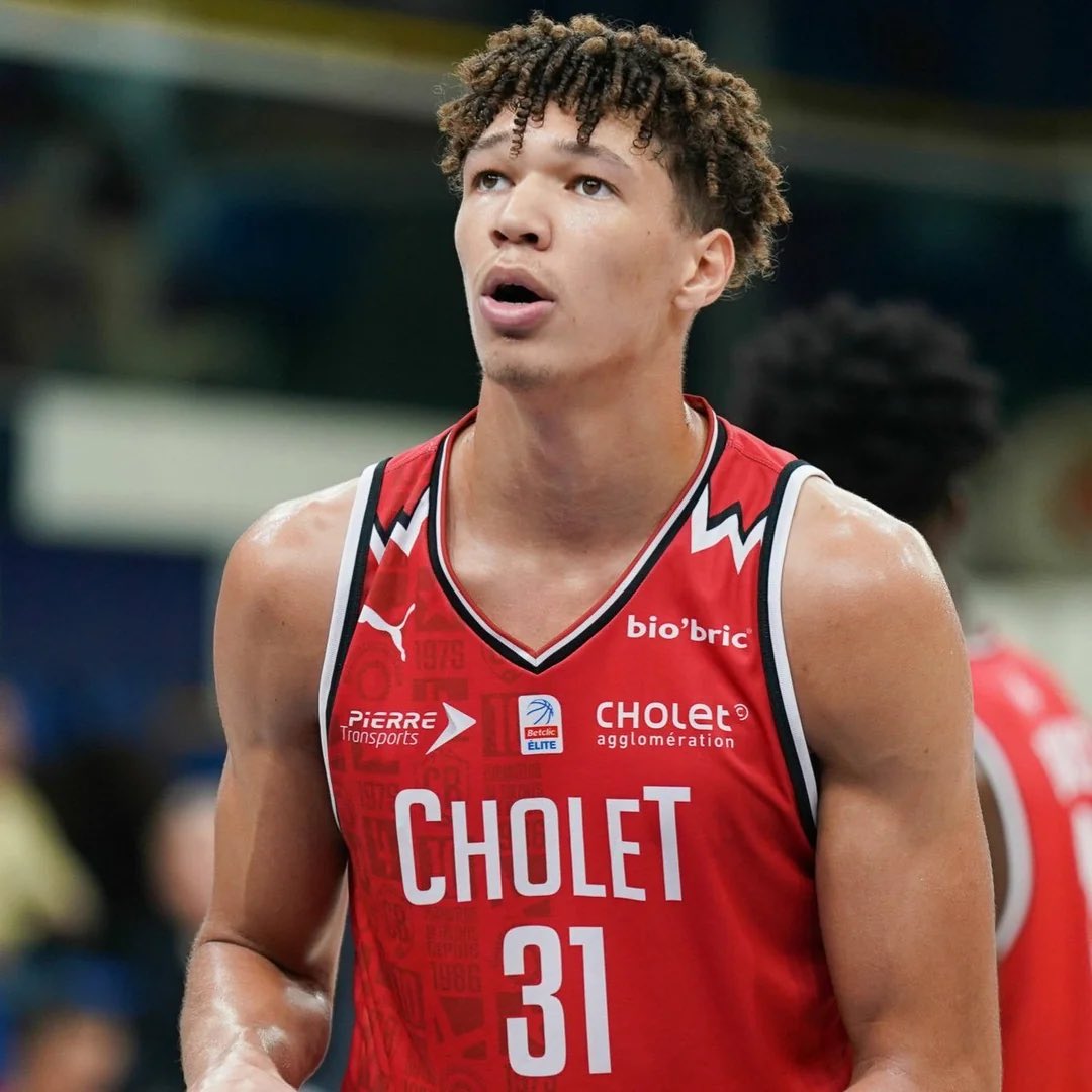 Hornets Lead tweet media