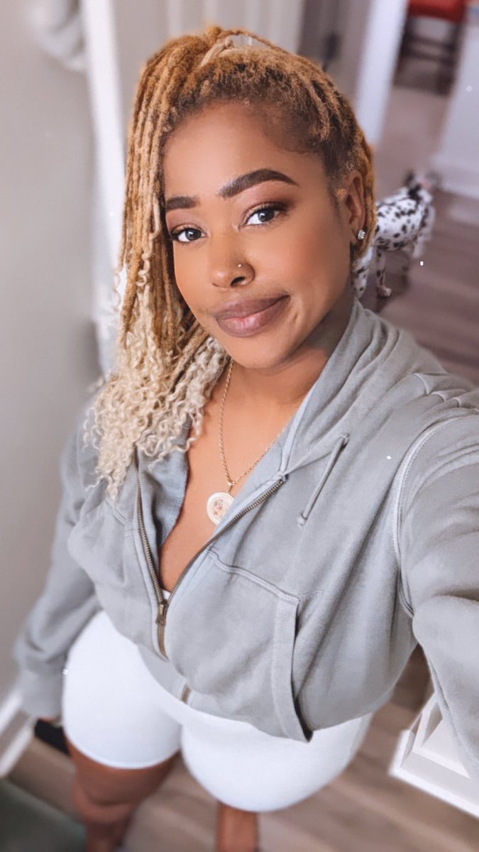 DOMSAVVAGE's tweet image. I really need to lose 30 pounds by the 4th? 🥴😭😭 how did we get here