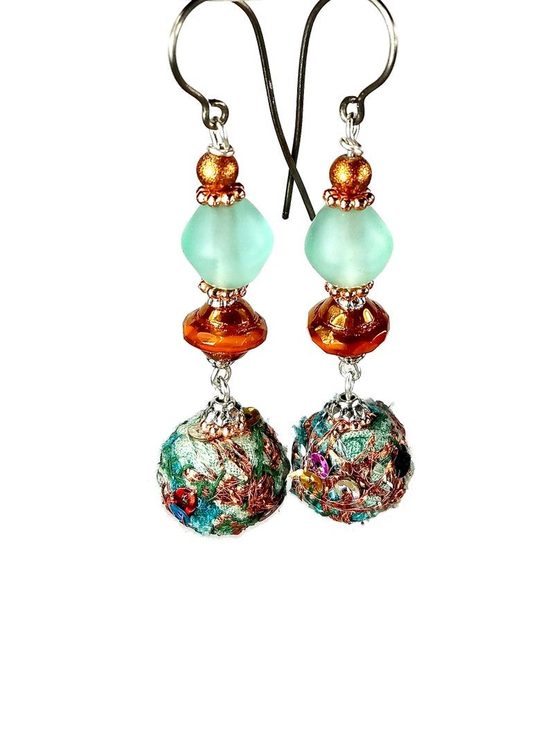 BluKatDesign's tweet image. Boho Fabric Bead Dangle Earrings, Upcycled Fiber Art Jewelry - Etsy buff.ly/3XG09gx #bohoearrings #etsyfinds #recycled ♻️