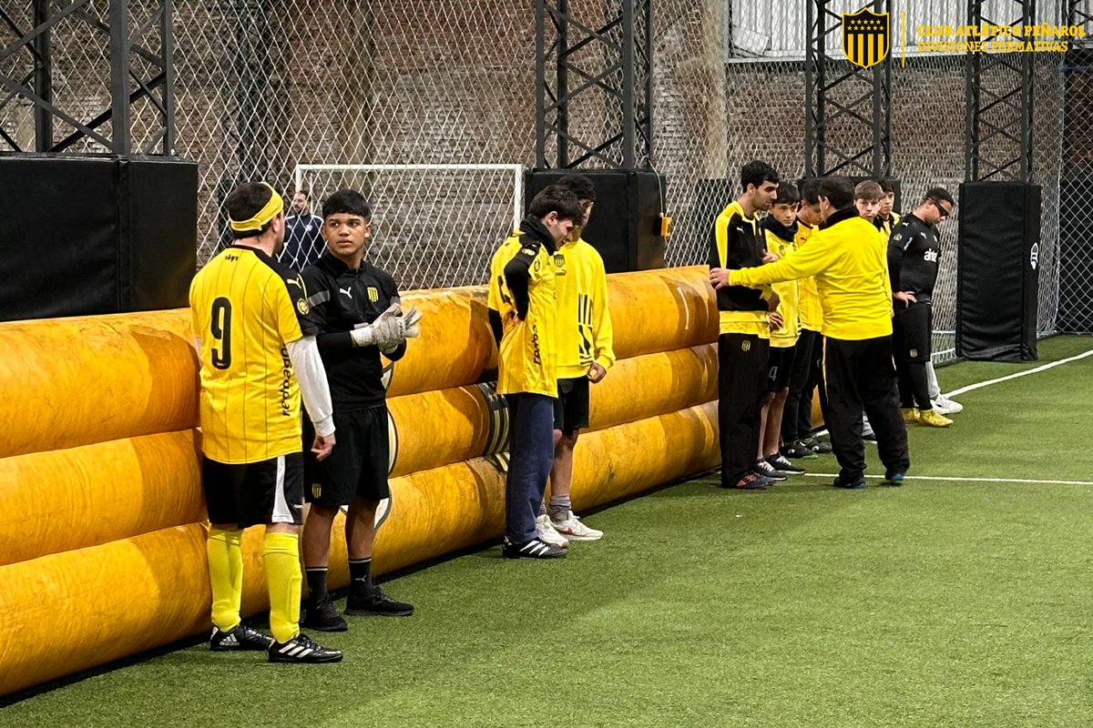 Se realizó una jornada donde jugadores de <a href="/FormativasCAP/">PEÑAROL | Formativas</a> y @futbolciegoscap entrenaron juntos y disfrutaron de una tarde Peñarolense, aprendiendo nuestros juveniles un poco del fútbol para ciegos, sus reglas y como defienden los mismos colores con el corazón.

#SemilleroDeAmérica
