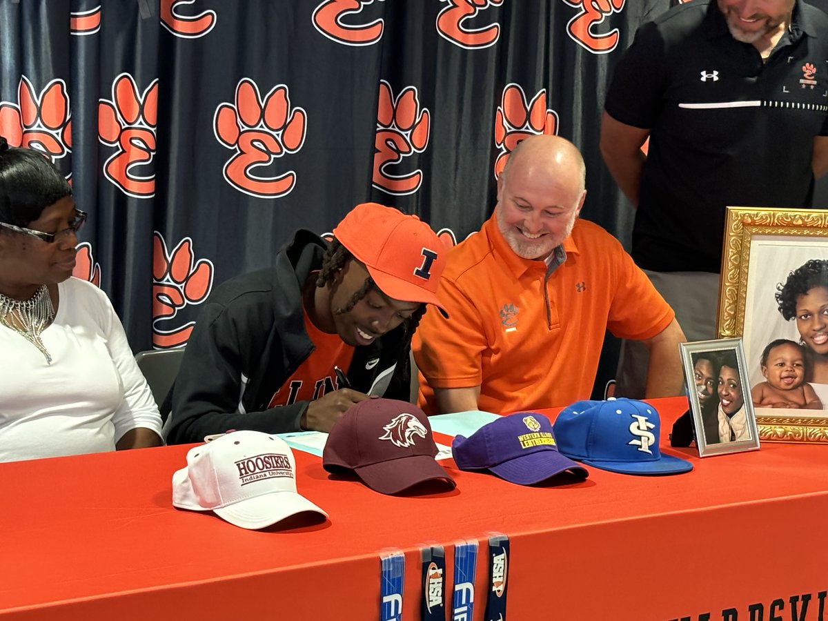 Edwardsville’s <a href="/TrackEHS/">🏆 Edwardsville Boys T|F 🏆</a> Malik Allen <a href="/Kingallenupnext/">Malik Allen</a> signs with the University of Illinois <a href="/IlliniTrackXC/">Illinois Track & Field and Cross Country</a>  
theintelligencer.com/sports/article…