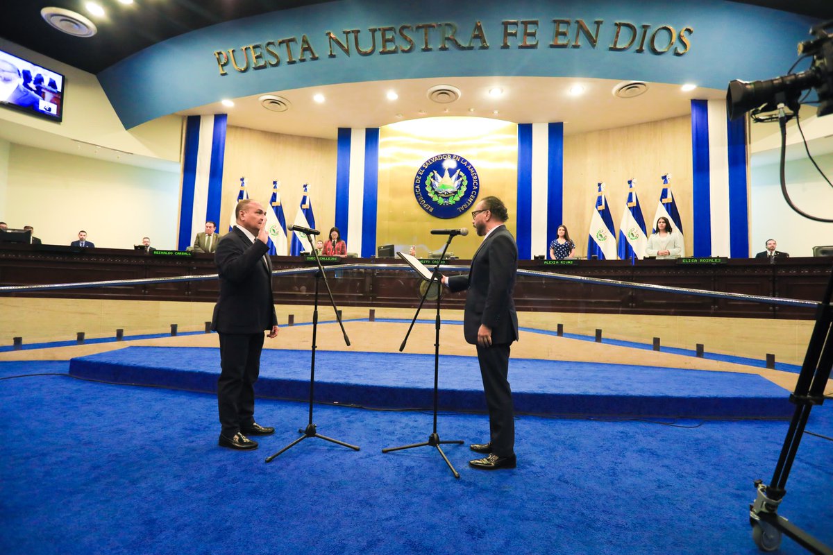 CorteSupremaSV's tweet photo. Con 57 votos a favor, la Asamblea Legislativa ha nombrado a Óscar Alberto López Jerez como presidente de la Corte Suprema de Justicia. 

Asumirá el cargo del 1 de julio al 23 de septiembre de 2024.

Más información: https://t.co/14e4K1pNhp https://t.co/e7VfdBNGvV