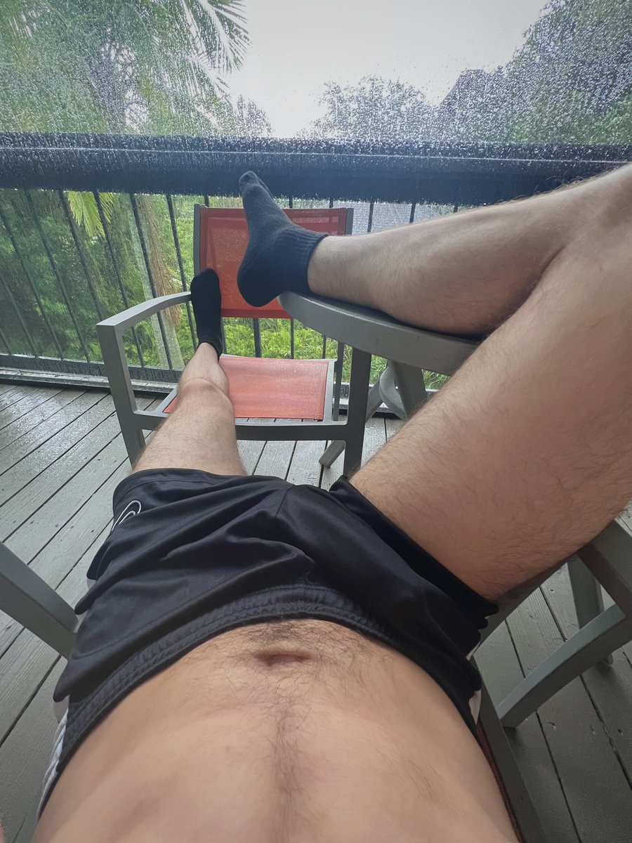 chronozeex's tweet photo. Rainy day 💦 https://t.co/7rBOdZmsuF