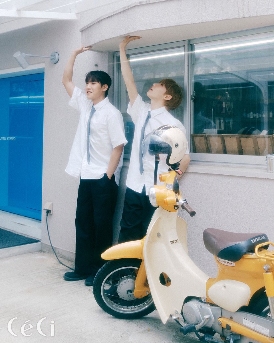 cecikorea's tweet photo. #쎄씨 포토북 #AB6IX 에디션 ‘STAY YOUNG’의 #전웅 과 #박우진 의 유닛컷을 살짝 공개합니다👀

✔️오직 예약 판매기간 (6월 17일 ~ 6월 28일)
<쎄씨> 포토북 AB6IX 에디션’STAY YOUNG’을 구매하신 분들에게만 드리는 스페셜 엽서 1종과 추첨을 통한 영상 통화 팬사인회 기회를 놓치지 마세요 🙌 https://t.co/zJ8wTtaRQ4