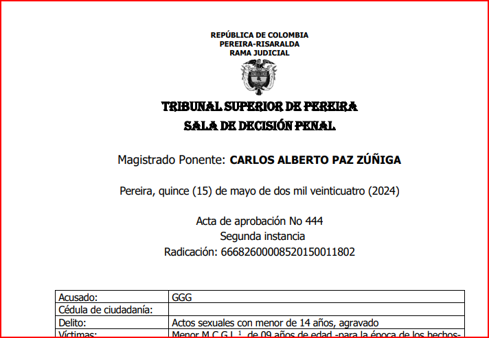 JurisprudenCol's tweet photo. Actos sexuales con menor de 14 años, versión de la víctima y su valor probatorio

En punto de las conductas sexuales contra menores y sus versiones, la Sala de Casación Penal de la Corte Suprema de Justicia ha explicado: “Oportuno es destacar que, actualmente corresponde a la sociedad y el Estado propender por la reivindicación de los derechos de las víctimas, en particular de niños, niñas y adolescentes, que han sido objeto de abusos sexual, por lo que ha de hacerse un análisis en contexto de los episodios en que se han dado… Con esta perspectiva lo dicho por las víctimas no puede observarse como la simple contraposición a la versión que ofrece el victimario para exigirles más evidencias que sus afirmaciones si las mismas se adhieren a las circunstancias propias del medio y las condiciones en que éstas se desenvuelven, más, cuando el agresor genera o aprovecha ambientes de soledad en los que la ofendida difícilmente puede oponerse. Es por esto que, el testimonio de la víctima, cuando supera las reglas de la sana crítica, cobra especial importancia… 

Así mismo ha señalado la Corte :

“El testimonio de la víctima, por tanto, constituye la pieza fundamental para establecer la materialidad del delito y la responsabilidad del acusado. Obviamente, en los eventos en que quedan rastros físicos, el dictamen médico legal sobre las afectaciones en la integridad de la persona agredida es esencial para verificar la comisión del delito e incluso la responsabilidad, si se obtuvieron muestras biológicas del agresor.

Pero en los casos en los que no quedan huellas materiales, la versión de la víctima constituye el único elemento de juicio a partir del cual reconstruir lo sucedido, dificultad probatoria morigerada por la jurisprudencia de la Corte a través de la corroboración periférica de los hechos, metodología analítica que impone examinar los datos demostrados en el proceso que puedan hacer más creíble la versión de la persona afectada. En tal sentido, la Sala ha señalado:

En el derecho español se ha acuñado el término “corroboración periférica”, para referirse a cualquier dato que pueda hacer más creíble la versión de la víctima, entre ellos: (i) la inexistencia de razones para que la víctima y/o sus familiares mientan con la finalidad de perjudicar al procesado; (ii) el daño psíquico causado a raíz del ataque sexual; (iii) el estado anímico de la víctima en los momentos posteriores a la ocurrencia de los hechos; (iv) regalos o dádivas que el procesado le haya hecho a la víctima, sin que exista una explicación diferente de propiciar el abuso sexual, entre otros. (…).

Es claro que no es posible, ni conveniente, hacer un listado taxativo de las formas de corroboración de la declaración de la víctima, porque ello dependerá de las particularidades del caso. No obstante, resulta útil traer a colación algunos ejemplos de corroboración, con el único propósito de resaltar la posibilidad y obligación de realizar una investigación verdaderamente exhaustiva: (i) el daño psíquico sufrido por el menor; (ii) el cambio comportamental de la víctima; (iii) las características del inmueble o el lugar donde ocurrió el abuso sexual; (iv) la verificación de que los presuntos víctima y victimario pudieron estar a solas según las circunstancias de tiempo y lugar incluidas en la teoría del caso; (v) las actividades realizadas por el procesado para procurar estar a solas con la víctima; (vi) los contactos que la presunta víctima y el procesado hayan tenido por vía telefónica, a través de mensajes de texto, redes sociales, etcétera; (vii) la explicación de por qué el abuso sexual no fue percibido por otras personas presentes en el lugar donde el mismo tuvo ocurrencia, cuando ello sea pertinente; (viii) la confirmación de circunstancias específicas que hayan rodeado el abuso sexual, entre otros.

Portal de actualización Jurisprudencial. Solicita tu suscripción aquí 👉 https://t.co/LAQoZz9cUI