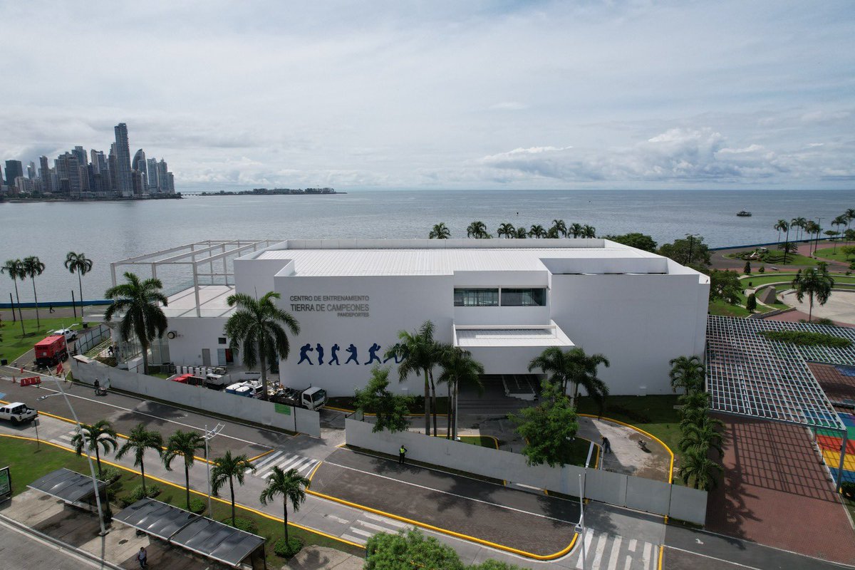 nacionboxeo's tweet photo. Entrega del nuevo y moderno Centro de Entrenamiento de Boxeo 'Tierra de Campeones', en la Ciudad de Panamá 🇵🇦 #nacionboxeo #boxing #boxeo https://t.co/YLZQFrqpHi