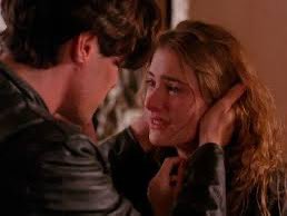 Diff__8's tweet image. تبّت يدين الحزن يشقي هدب عينك
يبطي غزير الدمع يجرح طرف خدك
حسنك، تبسّامك، شامتك، خدينك !
هذا الحِسن كله وتبكين منجدك ؟