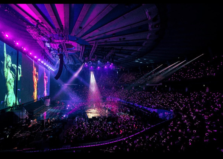 thatonemidzy's tweet photo. You are really kidding me if you want me to believe they are flops 😭
#ITZY you will always be famous 🔥 https://t.co/oJKBKYffYb