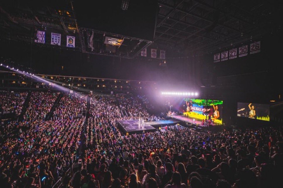 thatonemidzy's tweet photo. You are really kidding me if you want me to believe they are flops 😭
#ITZY you will always be famous 🔥 https://t.co/oJKBKYffYb