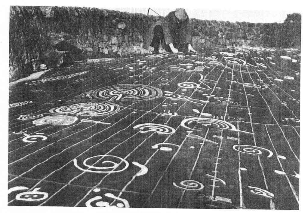 uchroniaUtopia's tweet photo. Judaculla rock Jackson county North Caroline, Cochno rock Faifley Scotland, same difference different rule books 😬 https://t.co/KdQr1A7zrC