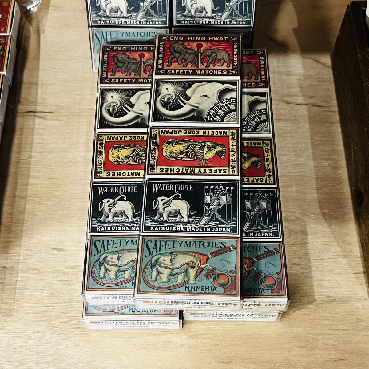 ユニークにも見えるマッチ箱のイラスト マッチ箱の象は「温和な炎