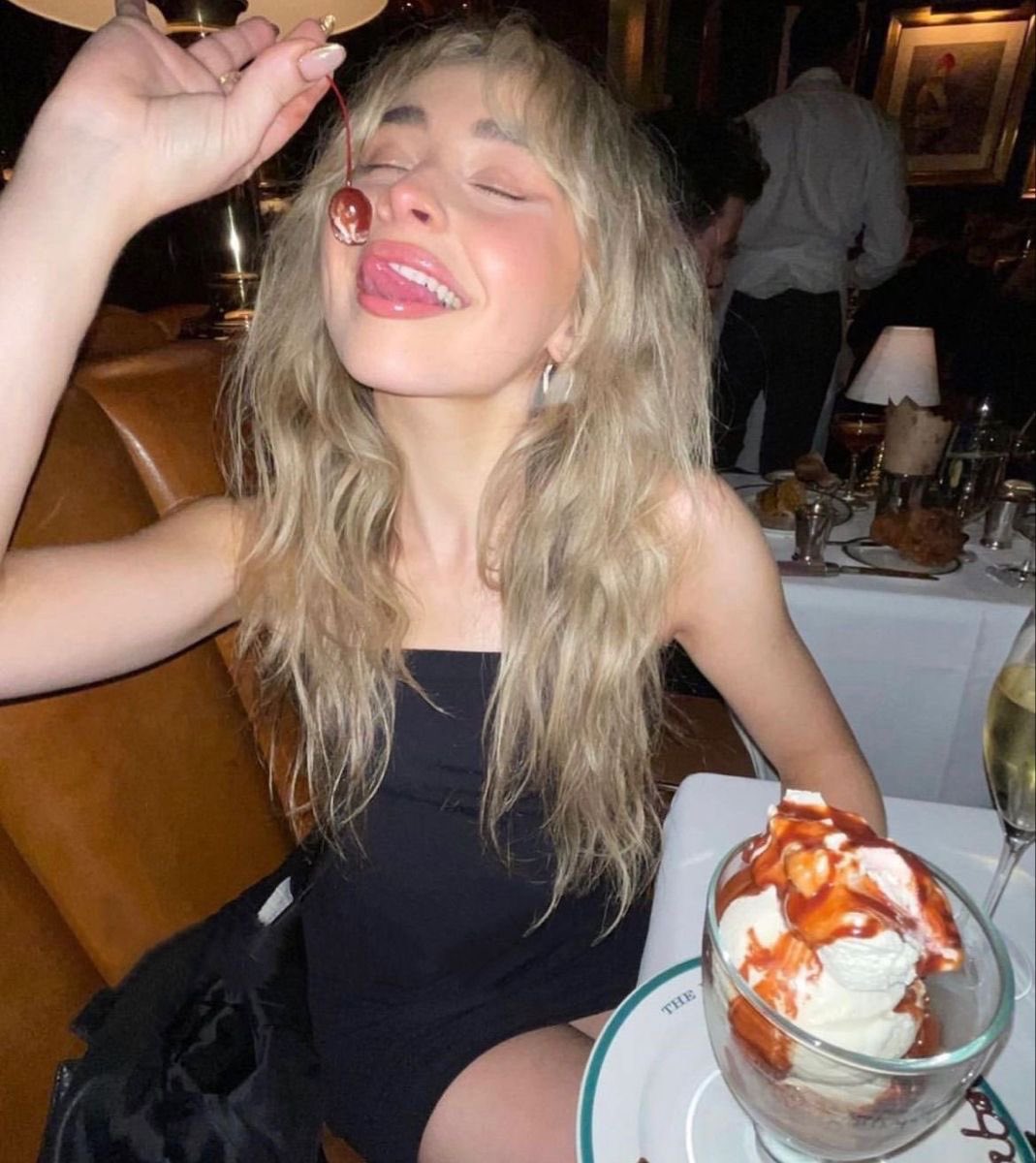 baitedsuper's tweet image. /  close  enough,  welcome  back  supergirl.