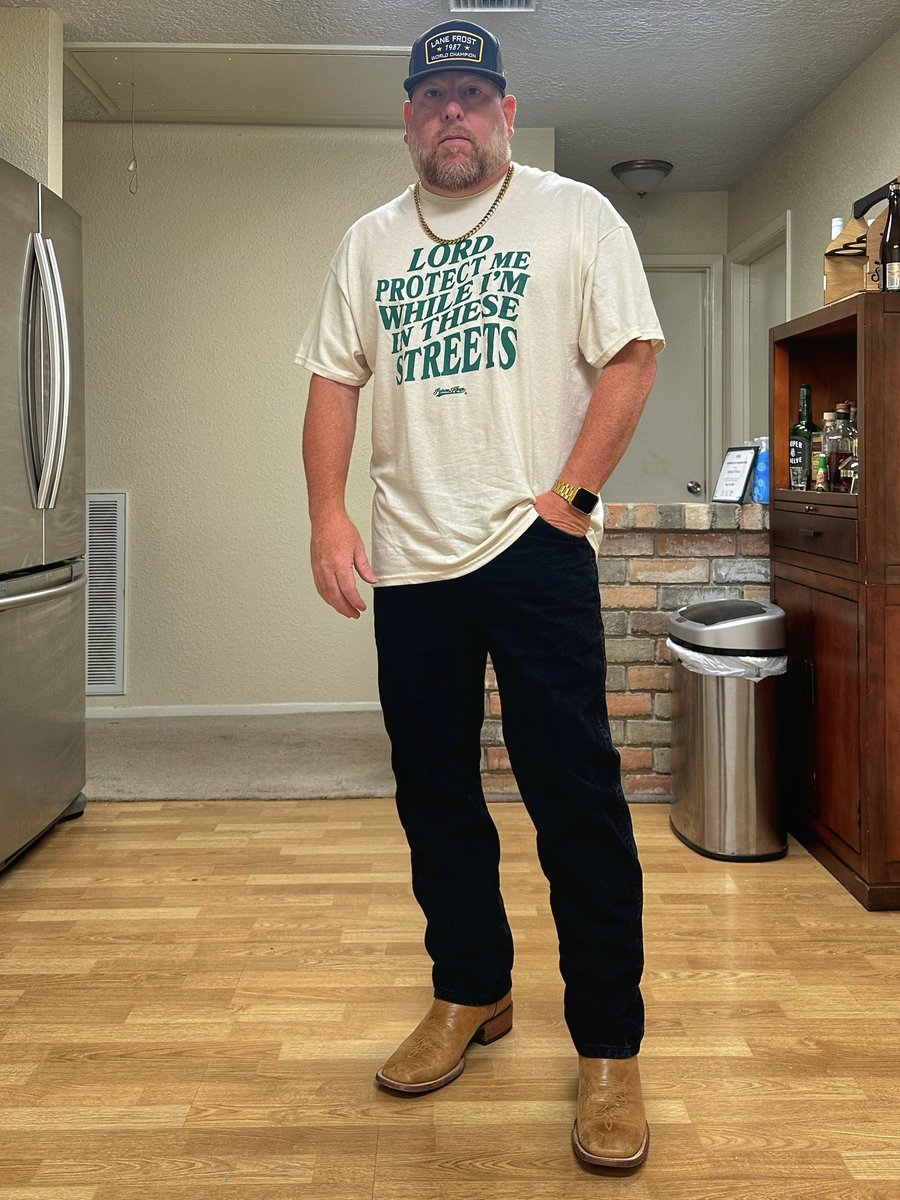 TheBigRdMachine's tweet photo. If you see me with someone’s unappreciated baby momma tonight for my bday…NO YOU DID NOT #goldchaincowboy #birthday https://t.co/urCubSQn8I