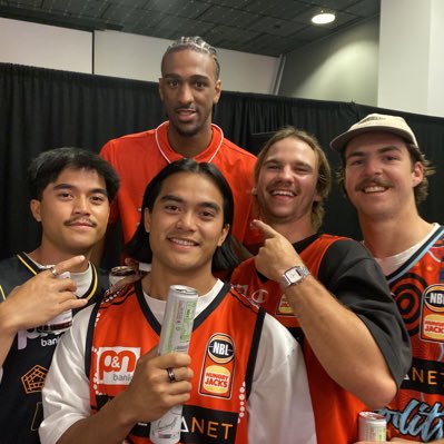 SaⓂ️ultcamel tweet media