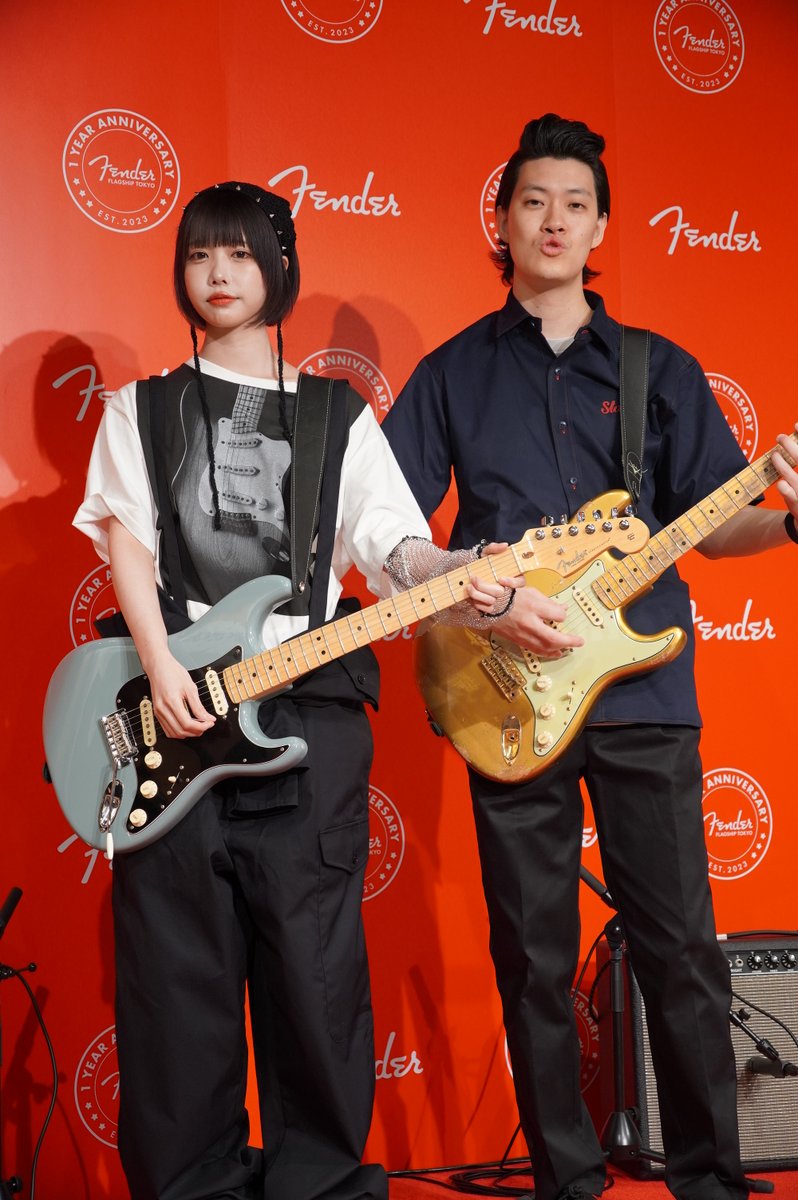 粗品＆あのちゃん “おそろい”ギターで親友セッション🎸🎸 原宿「Fender