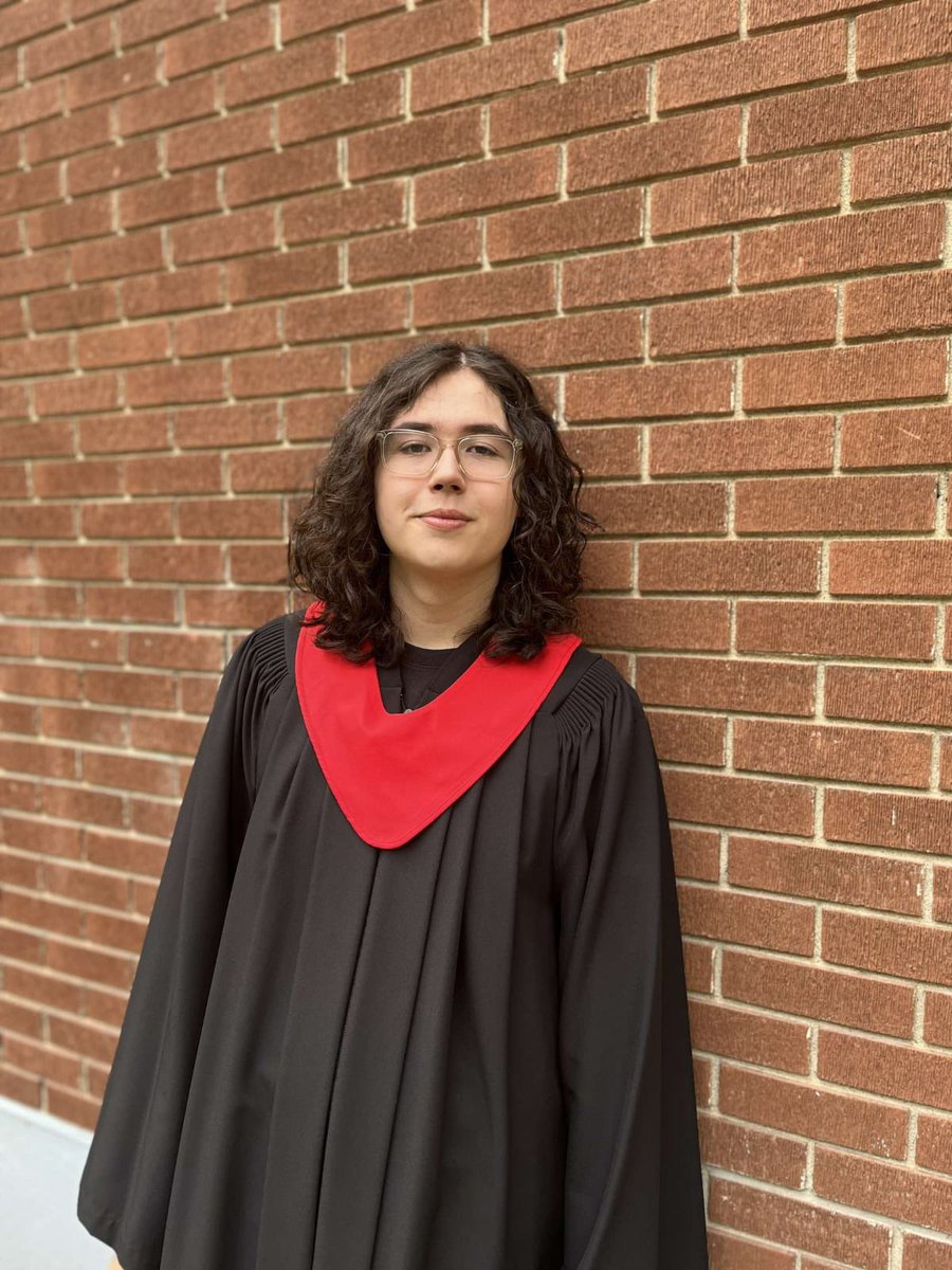 CreeClayton's tweet photo. Look who graduated #highschool! Congratulations to my fabulous first born Son, Felix Peter Thomas-Müller ♥️ #pimaticiwin #graduation #grad #indigenousgrad #cree https://t.co/DZ9QzB8EIv