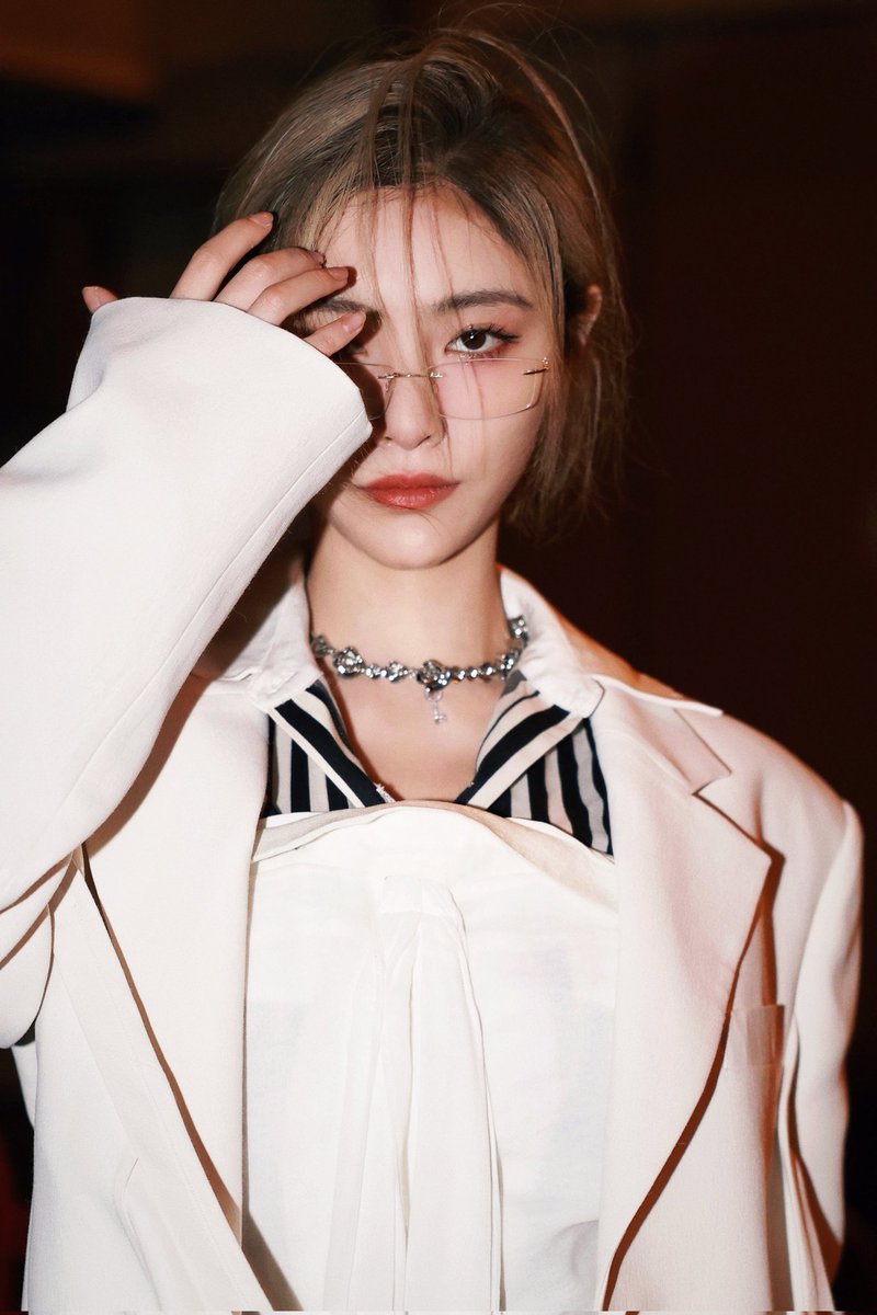 L0VESPIKES's tweet photo. 🦋┊美羽 ˎˊ˗  𝑝𝑜𝑠𝑡𝑒𝑑 𝑎 𝒃𝒍𝒐𝒈 .ᐟ

﹫9:40 AM — 𖤘 𝐬𝐭𝐮𝐝𝐢𝐨

ꗃ feeling under the weather,
    but i have to work for my
    lilo’s treats. https://t.co/7SNIQrTzdF