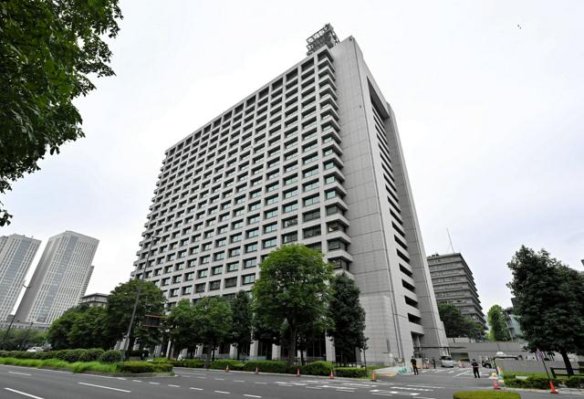 livedoornews's tweet photo. 【方針決定】自転車の酒気帯びと「スマホながら運転」 11月から罰則付き違反に
https://t.co/oc95tlNMqy

罰則付き違反とすることは5月に成立した改正道路交通法で決まっており、具体的時期を定めた。警察庁は二つの行為について、危険な行為を繰り返した人が受ける自転車運転者講習の対象にも加える。 https://t.co/nyE6Mw6pG3