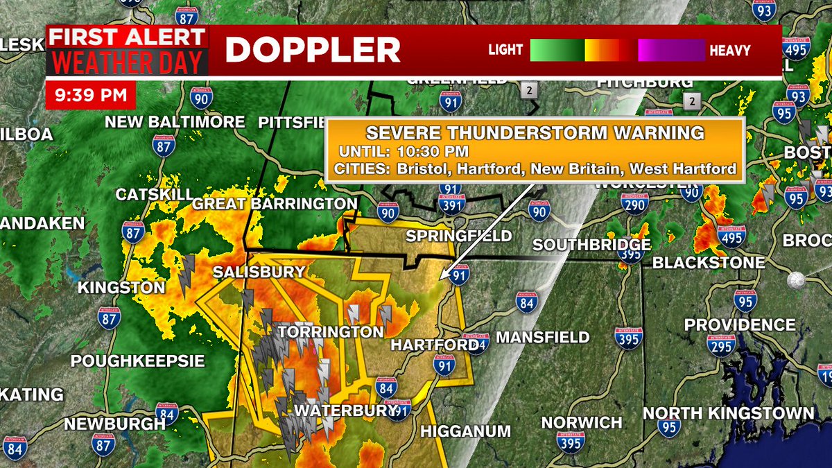 MetJannaBrown's tweet image. #BowEcho or line of severe storms producing damaging straight line wind gusts is moving toward the lower valley. A Severe Thunderstorm Warning for western Hampden Co. Line moving NE at 45mph. #mawx