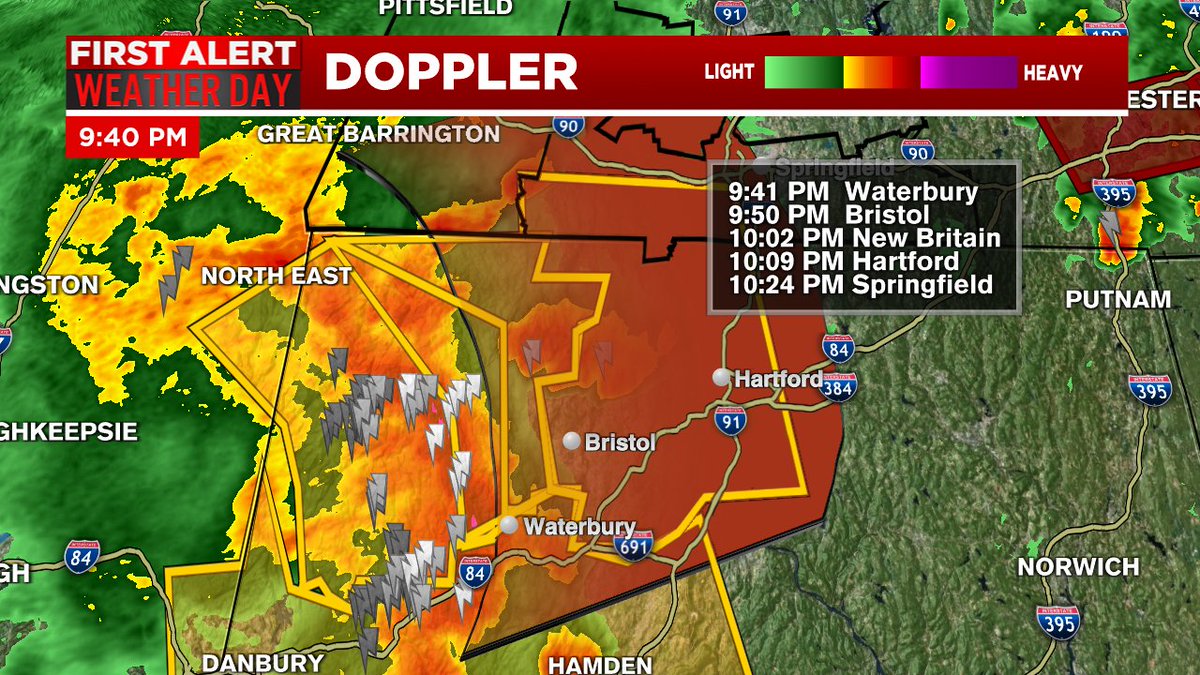 MetJannaBrown's tweet image. #BowEcho or line of severe storms producing damaging straight line wind gusts is moving toward the lower valley. A Severe Thunderstorm Warning for western Hampden Co. Line moving NE at 45mph. #mawx
