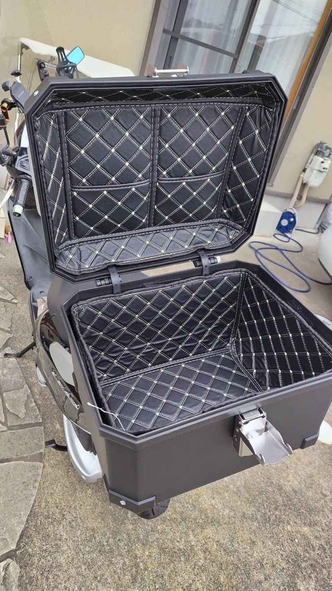 誰かボックスいりませんか？
バイクに取り付けたのは3ヶ月ほど前ですが稼働は3日位しか使用してません
サイズは小さめでプラスチック製
タダで差し上げます