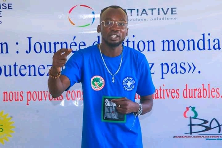 MagazineJimbere's tweet photo. đ CĂ©lĂ©bration de l'#InternationalDayAgainstDrugAbuse, ce 26 juin 2024 en @MairieBuja, organisĂ©e par l'association @yezumwizasj, en collaboration avec l'Association burundaise pour un monde de #paix sans drogue (#ABMPD), @MdM_France et la Burundi Association of People who Used Drugs (#BAPUD)
đđżââïž Selon DĂ©sirĂ© Nduwimana, porte-parole de la @Burundi_Police, le manque d'encadrement et les "ligalas" (groupuscules d'oisifs) sont parmi les raisons de la consommation de drogue. Il ajoute que la police s'est engagĂ©e Ă collaborer avec ses partenaires pour lutter contre le traffic et la consommation de stupĂ©fiants
đ Valentin Havyarimana, Coordinateur d'ABMPD, explique que cette dĂ©pendance aux drogues fait perdre le contrĂŽle et conduit Ă la violence et au banditisme. "Elle a aussi un impact nĂ©faste sur la #santĂ© mentale et physique, dont des blessures et la transmission du VIH/SIDA"
#Burundi #Health