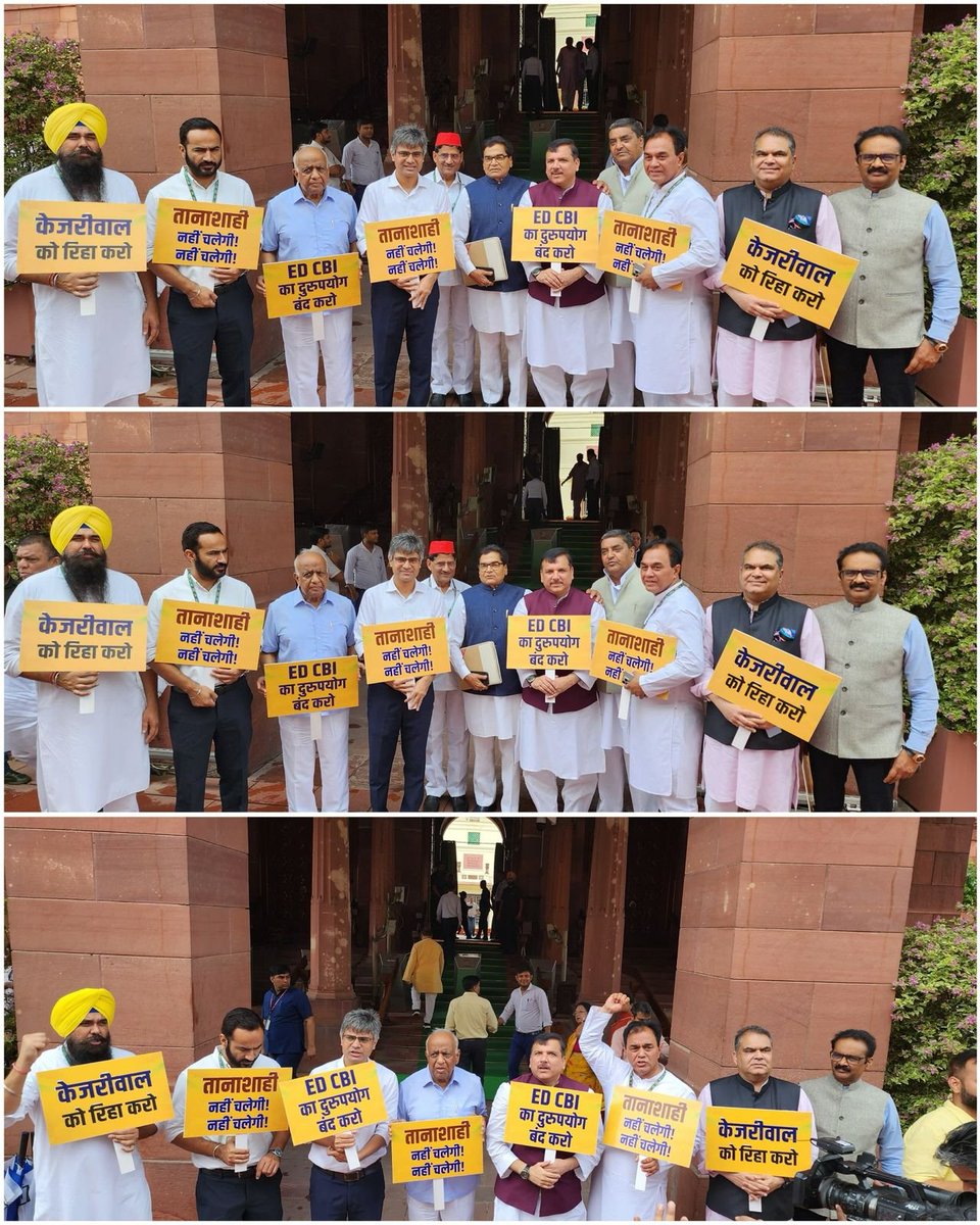 AamAadmiParty's tweet photo. CM @ArvindKejriwal जी की साज़िशन गिरफ़्तारी के ख़िलाफ़ संसद भवन में AAP के विरोध प्रदर्शन में अपना समर्थन देने पहुंचे समाजवादी पार्टी के राष्ट्रीय महासचिव व सांसद @proframgopalya1 जी, सांसद @LaljiVermaSP जी और सांसद @javedaleekhan जी। https://t.co/Gb8UXwJCHZ