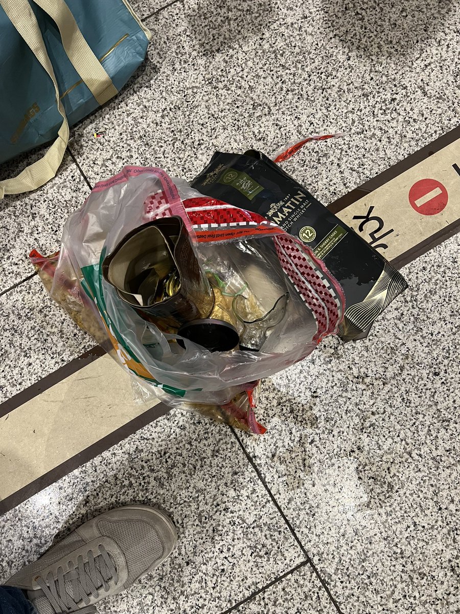 IM_AyushJain's tweet photo. Had a very bad experience on my last flight @airindia While i am appreciative for the fact that you are improving and I have been preferring Air India over others in recent times but this last episode has left scars

On my international flight from Amsterdam to Mumbai via Delhi https://t.co/jqT6EIOWQn