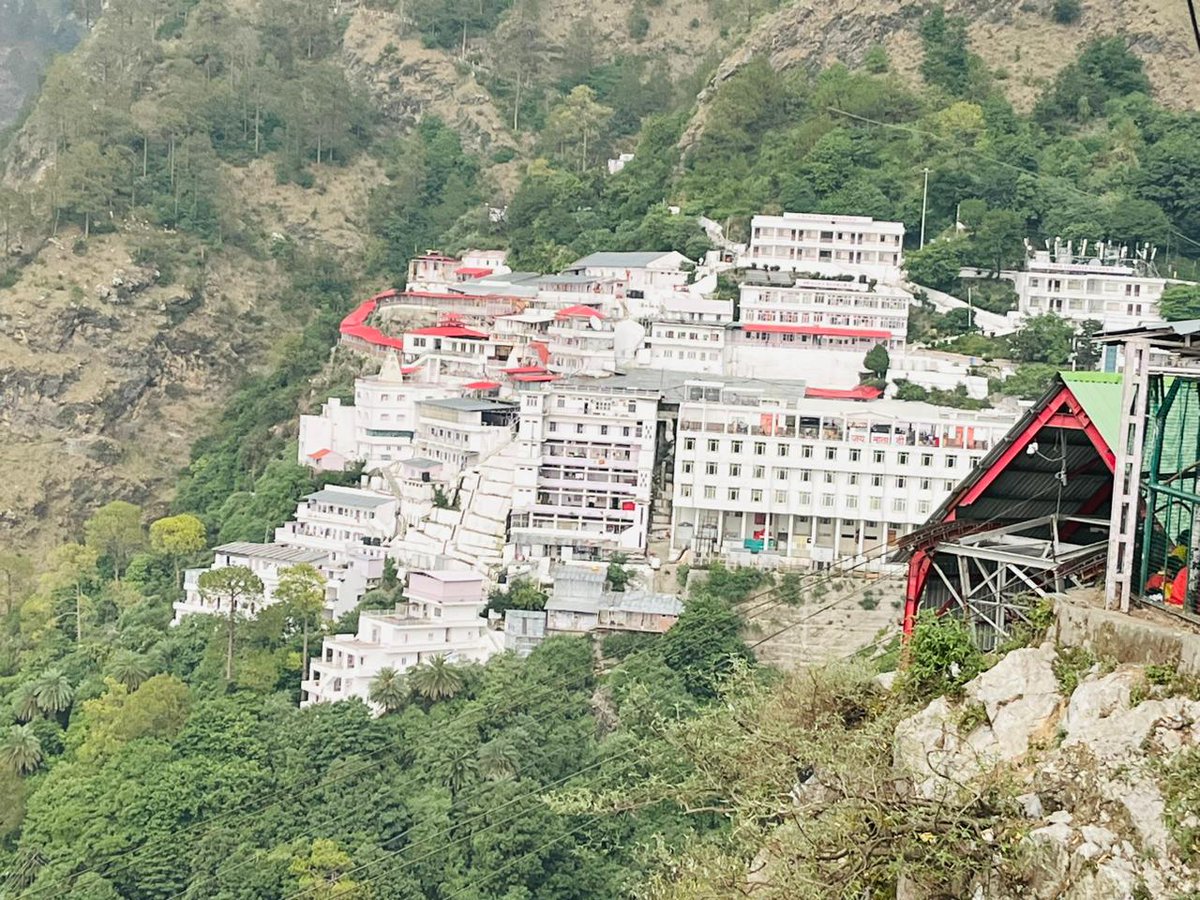 satyaprakash_ji's tweet photo. कटरा (जम्मू) में विराजित अलौकिक दिव्य धाम…माँ वैष्णोदेवी के पैदल चलकर पावन दर्शन करने का परम सौभाग्य मिला…#Vaishnodevi #Katra #Jammu #VaishnoDeviMata #Vaishnodeviyatra #swamisatyaprakashji #jaimatadi https://t.co/CiPUXH7kkv