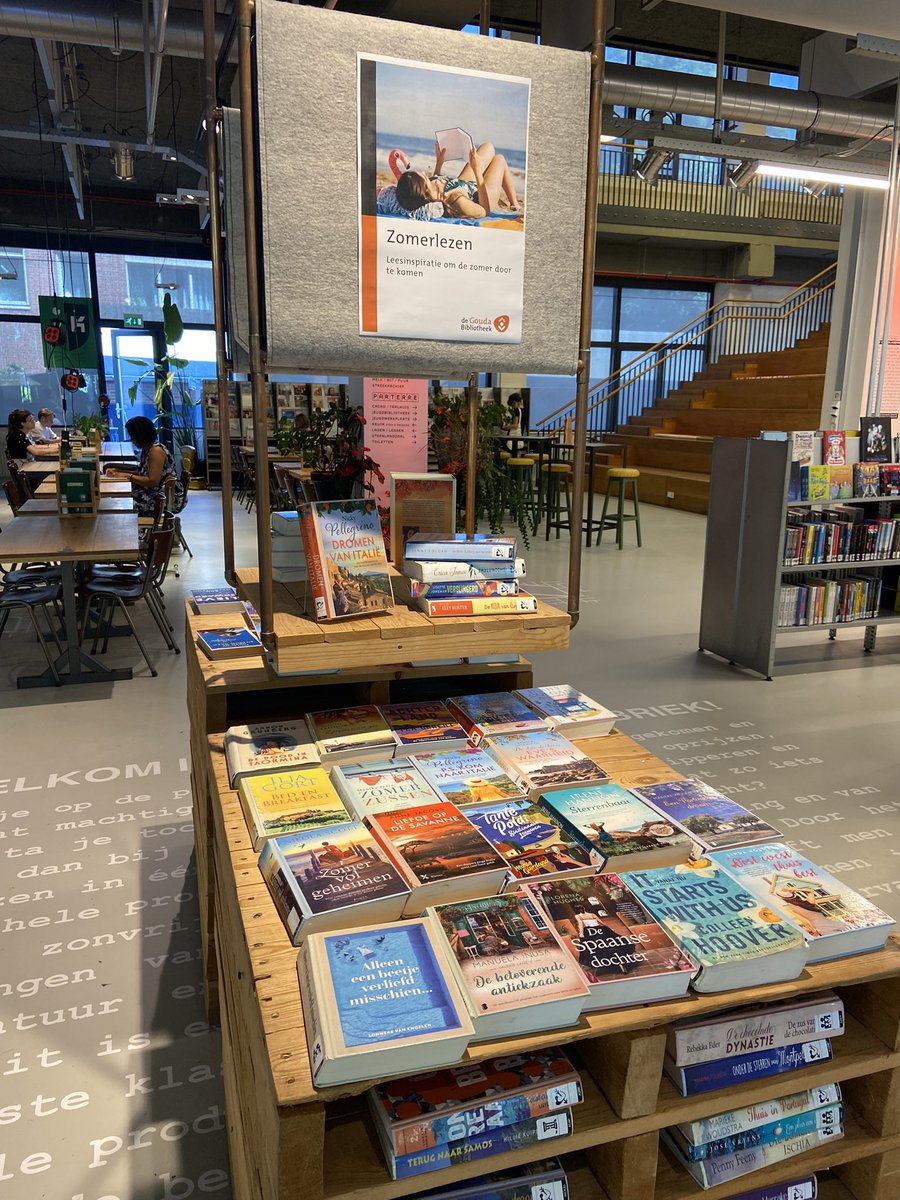 ZomerLEZEN! Zolang de voorraad strekt. 😉 En dat is ein-de-loos bij @biebgouda. #leesplezier #taalzomer #taalenverhaal #bibliotheek #gouda
