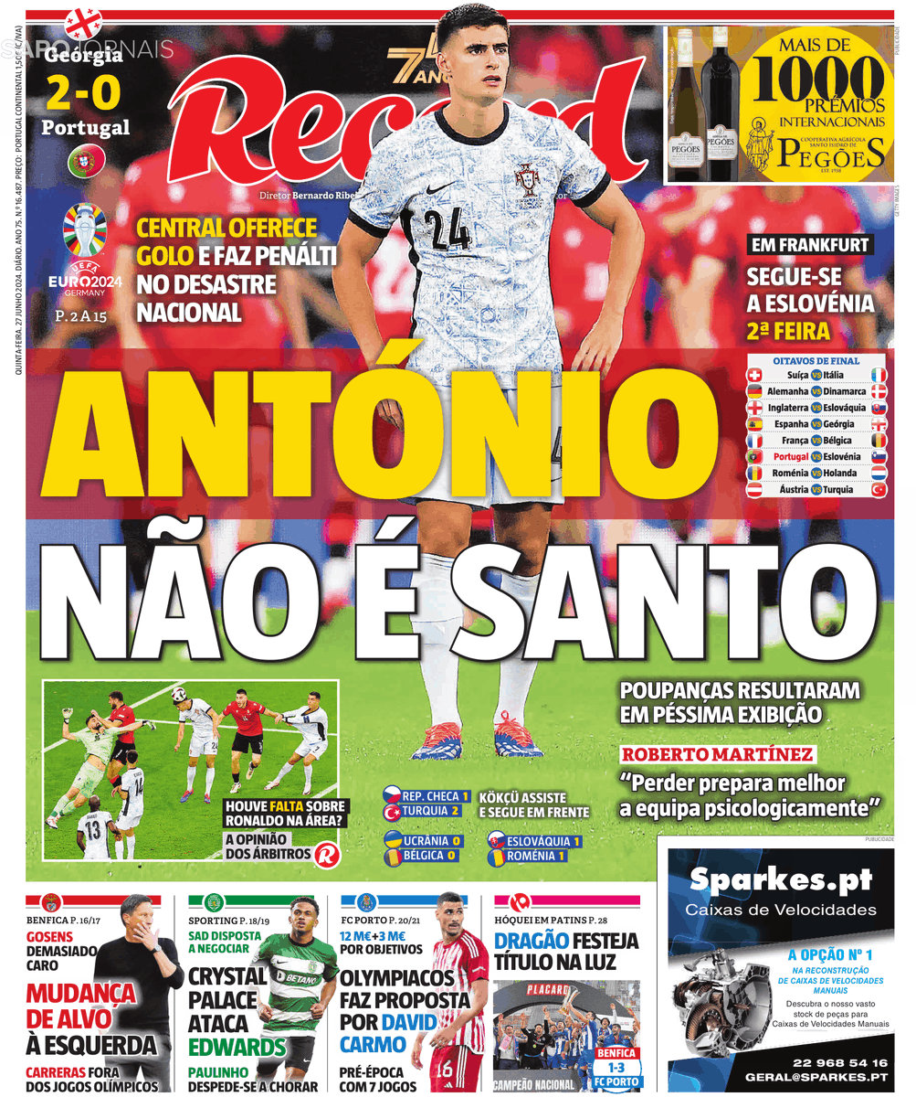 mariana_maz94's tweet photo. Uma é a capa pós erro que deu a eliminação de 🇵🇹 num Mundial.

Outra é a capa pós erro num jogo que já não contava para nada p/🇵🇹. 

Pior que as pessoas que "não querem saber da Seleção" mas depois aparecem sempre quando algo corre mal.. É a CS e sponsors alimentarem isto. *mute* https://t.co/BpsG45ZA5i