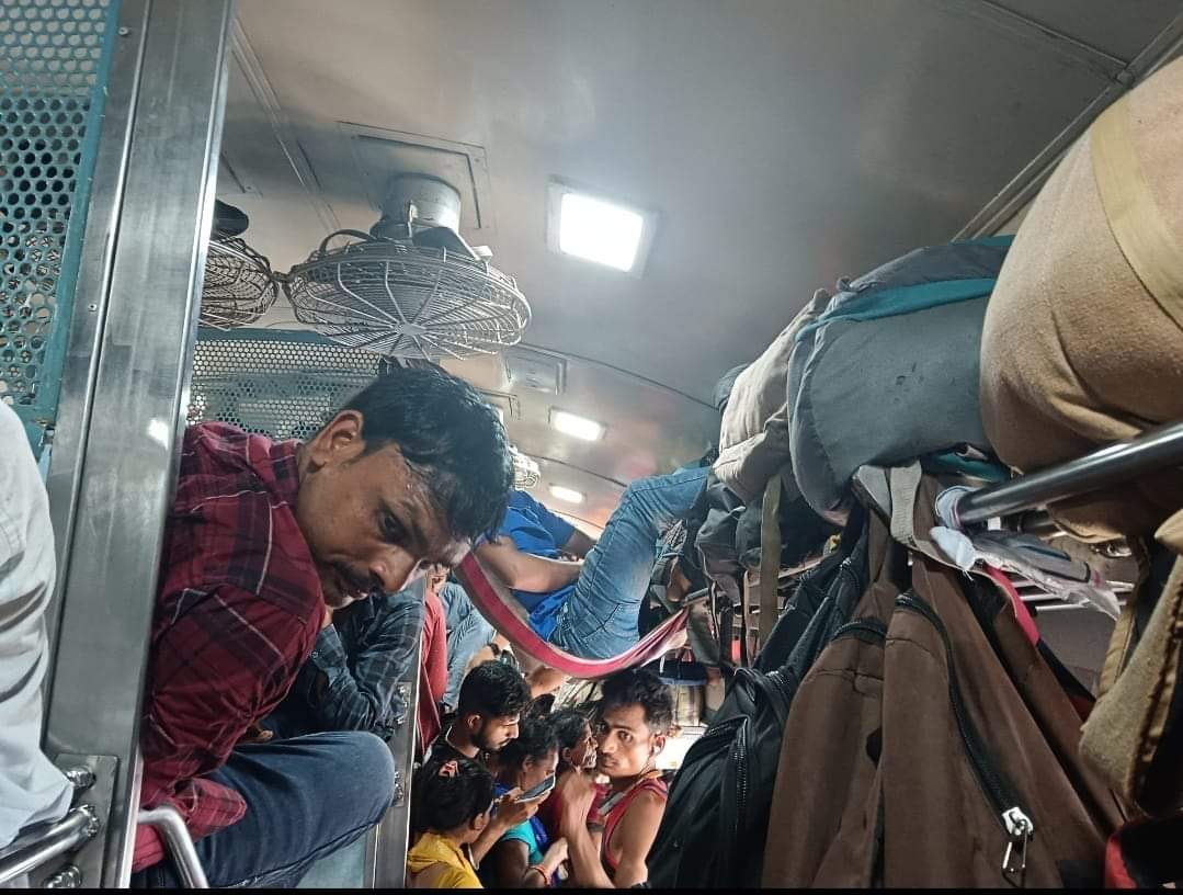 mpupdowners01's tweet photo. अब वह क्या करे। 
4. अभी विदिशा, रायसेन, भोपाल के गांवों में खेतों में बौनी का काम चल रहा है और मजदूर दमोह और कटनी से आते हैं, अब आप बताये की अब किसान बौनी कैसे करेगा। 
5. क्या ट्रेन बंद करने से पहले अधिकारी ये नहीं सोचते की उनके निर्णय का क्या प्रभाव जनता पर पड़ेगा। .... https://t.co/FJS3ziUkw7