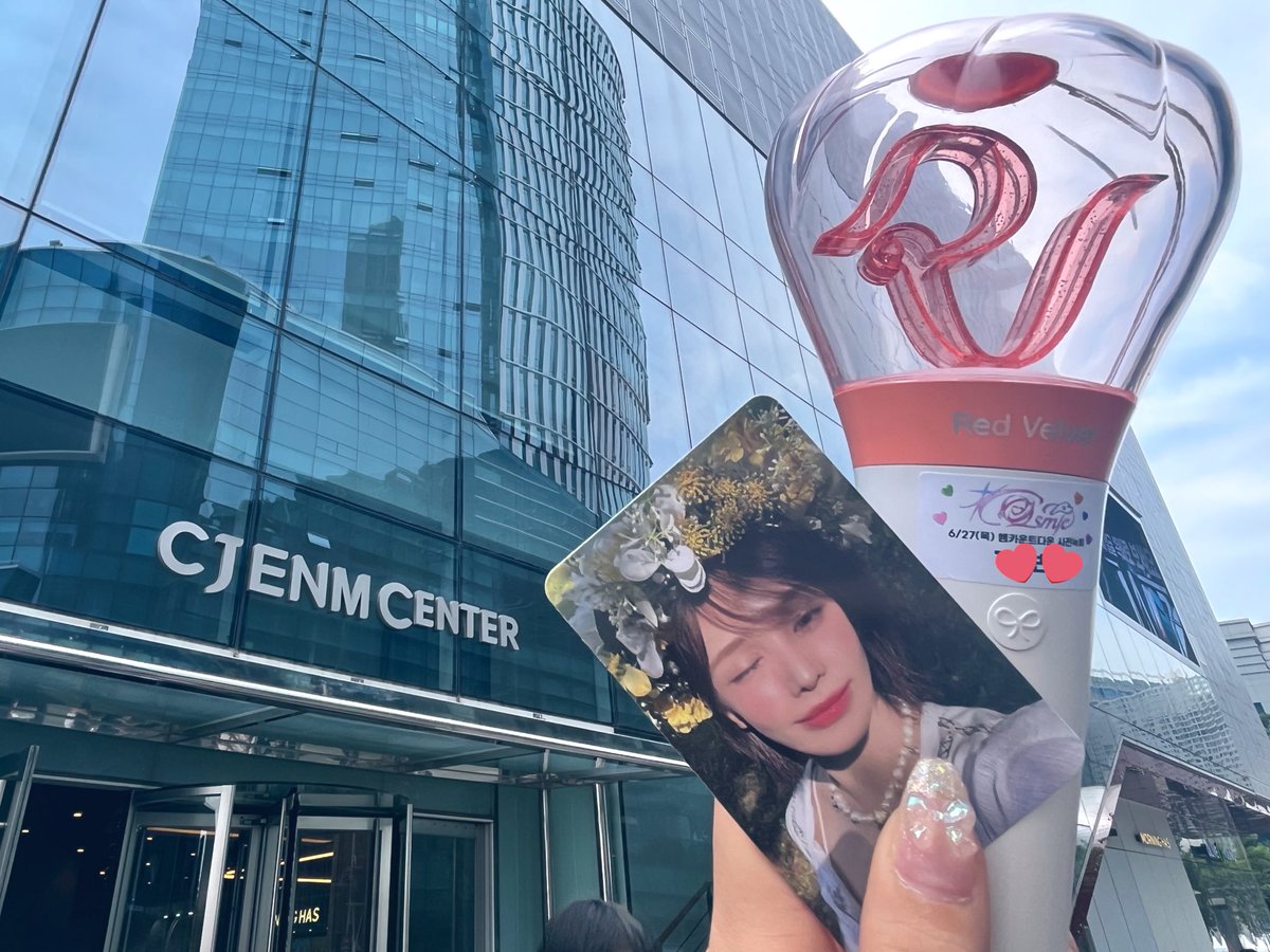 _onlywendy's tweet photo. cosmicサノク行ってきた💘もうれどべるって全てが最高ですよね(語彙力) ステージの世界観もヘアメも可愛かったなあ..♡10周年もこうやってステージに立つ姿を見せてくれて、アイドルを続けてくれてありがとうという気持ちでいっぱいになったよ🥹 https://t.co/uLh7NC6dGK