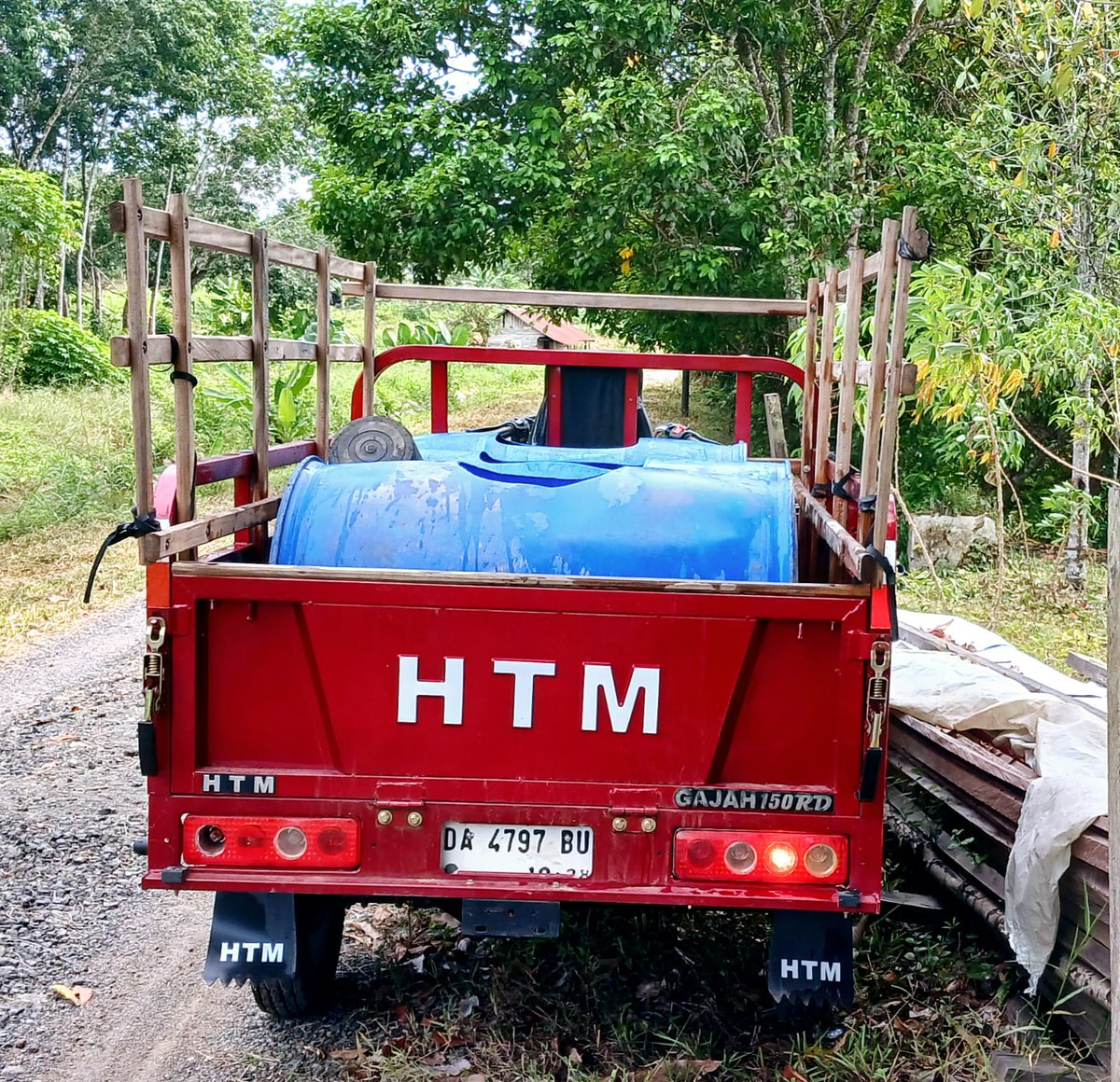 HenderaFN's tweet photo. Kamis,27/6/24,HenderaFN LuhkanBanjar, Kunjungan ke KJA Pak Hayatullah(Pokdakan Nila Lestari) Ds.Sungai Batang Ilir,Panen Ikan Nila @500kg, ukuran 5-6/ekor,Harga Rp.28rb @bppsdm_bp3bwi @Giatluhkan @Luhlapor https://t.co/PHK0nWhqQL